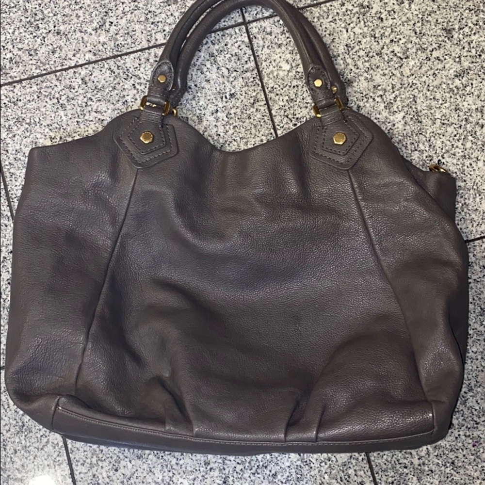 Marc by Marc Jacob’s gray handbag w/ gold hardware - Picture 5 of 9
